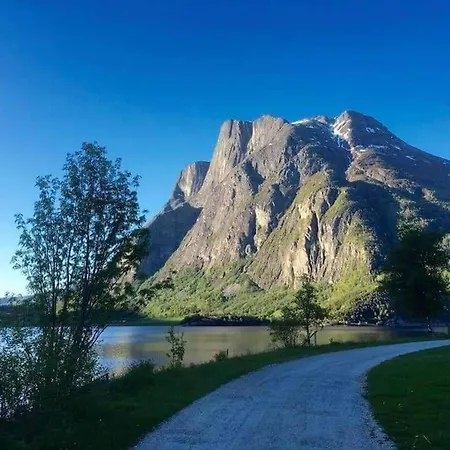 بيت للعطل Staburet Eresfjord Bat Leies