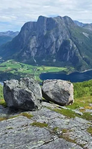 Staburet Eresfjord Bat Leies بيت للعطل *