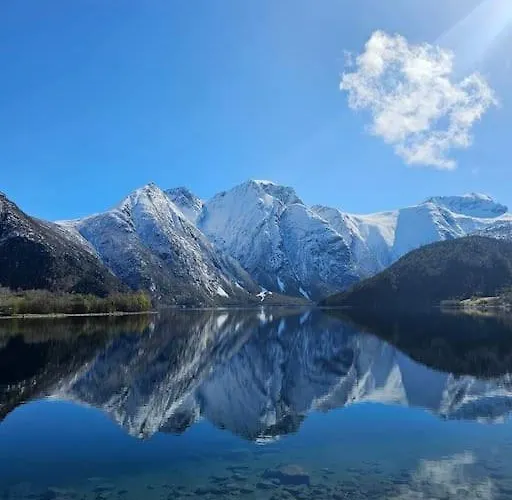 Staburet Eresfjord Bat Leies